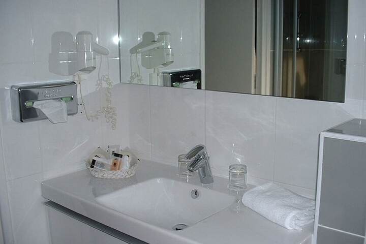 Room 15 of 35