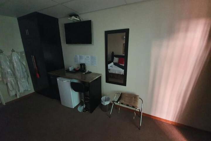 Room 6 of 48
