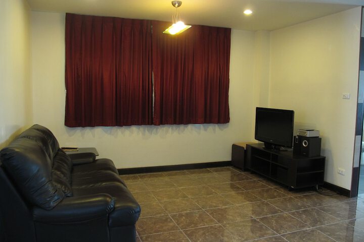 Room 15 of 33