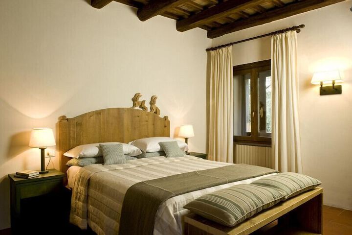 Room 6 of 33