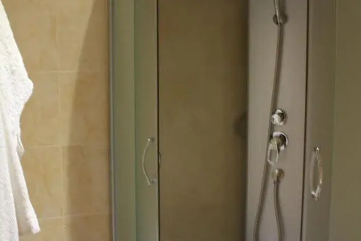 Room 8 of 13