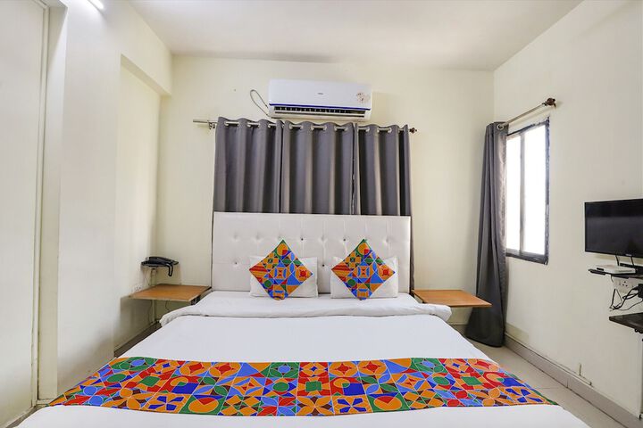 Room 14 of 28