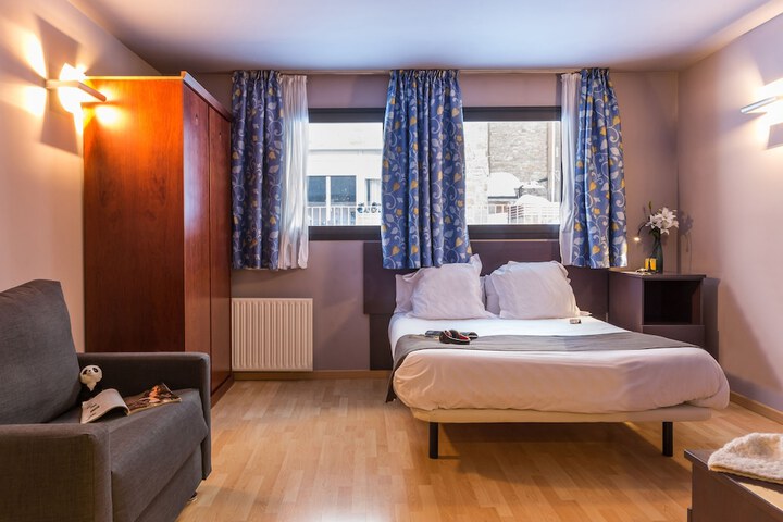 Room 5 of 52