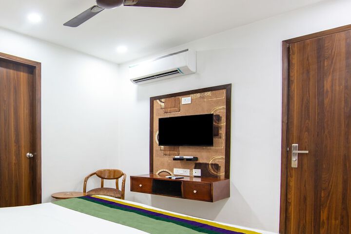 Room 14 of 28