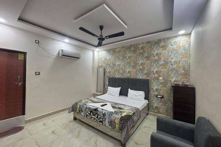 Room 6 of 20