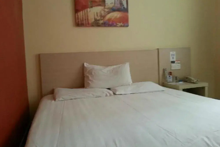 Room 6 of 8