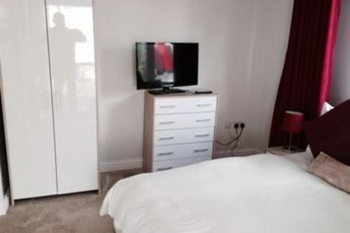 Room 6 of 9