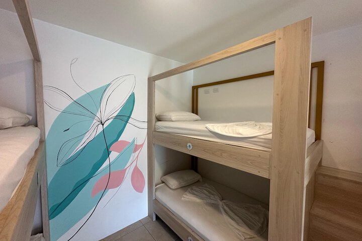 Room 12 of 99