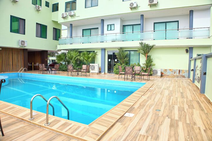 Hotel Pool