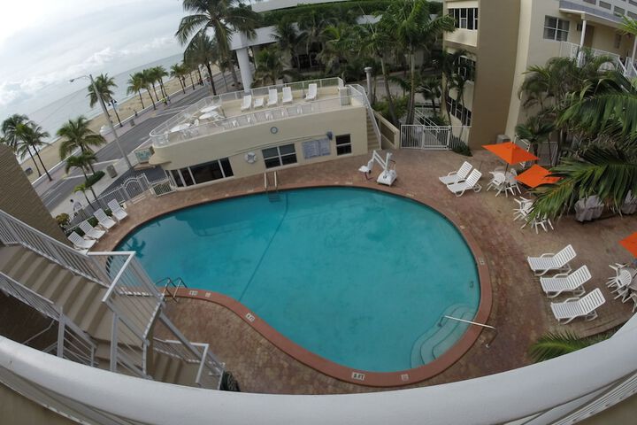 Pool Hotel