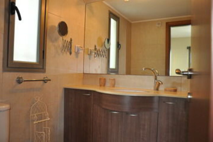 Room 2 of 40