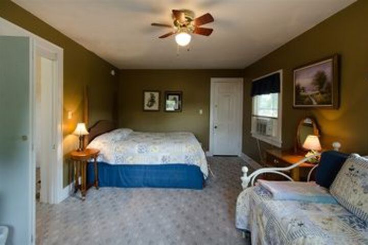 Room 25 of 47