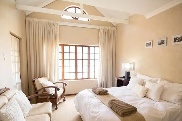 Room 3 of 8