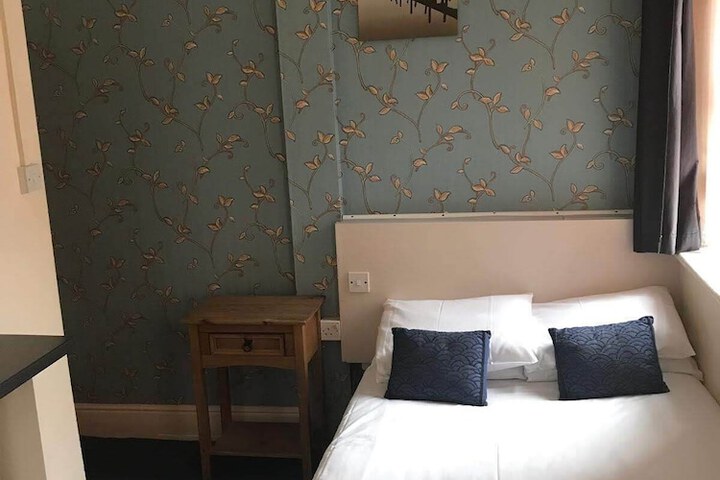 Room 2 of 22