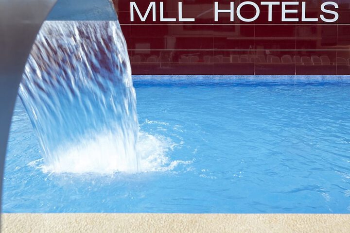 Hotel with Pool