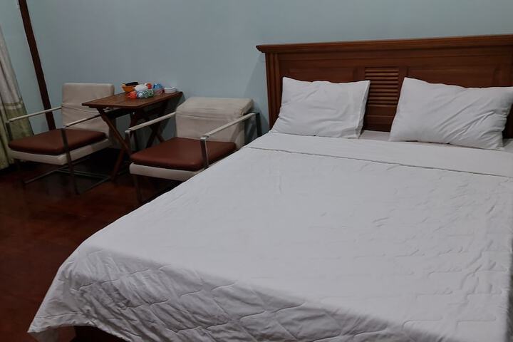 Room 5 of 13