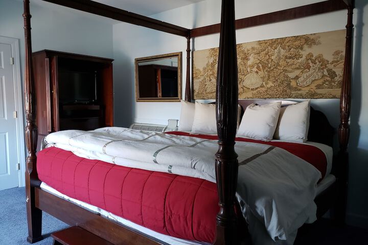 Room 12 of 206