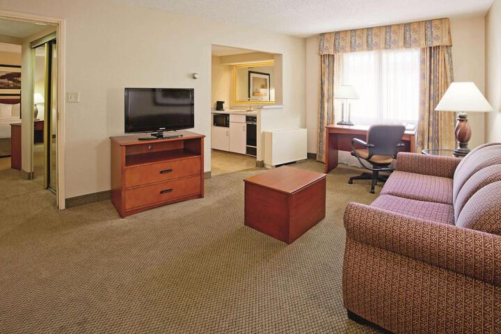 2 Double Beds (7 of 9)