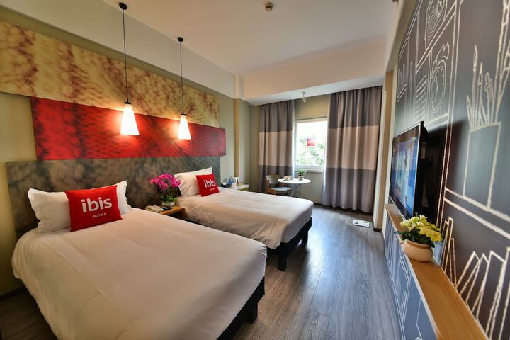 Room 3 of 54