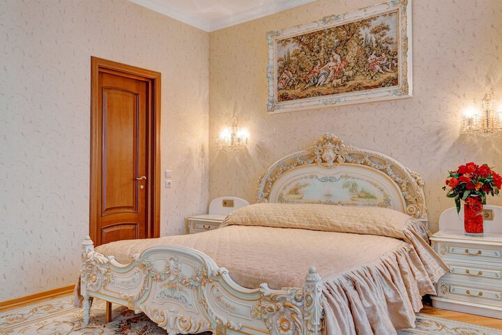 Room 30 of 74