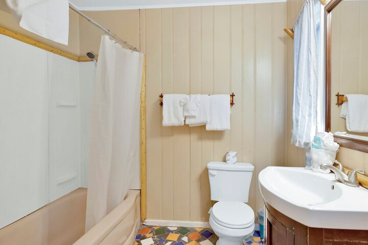 Room 103 of 171