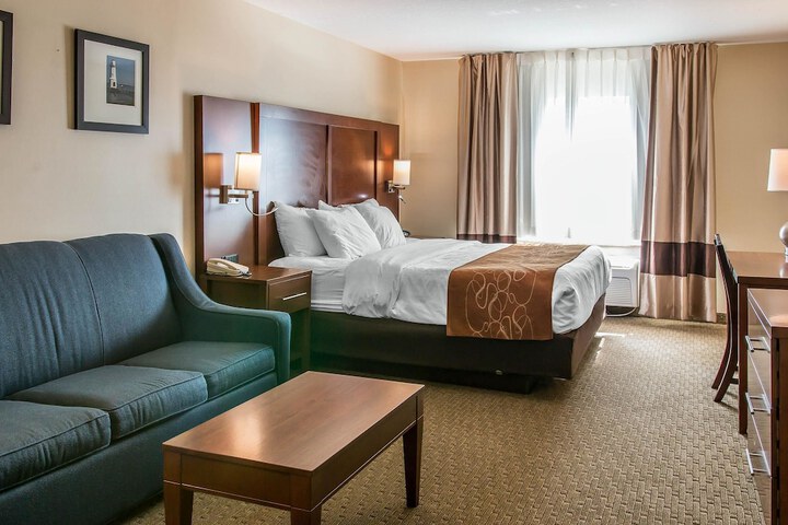 1 King Bed Suite Accessible (13 of 20)