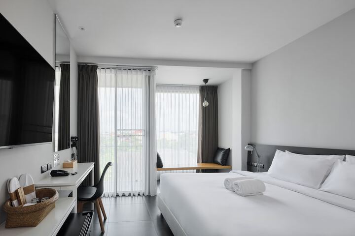 Room 12 of 38