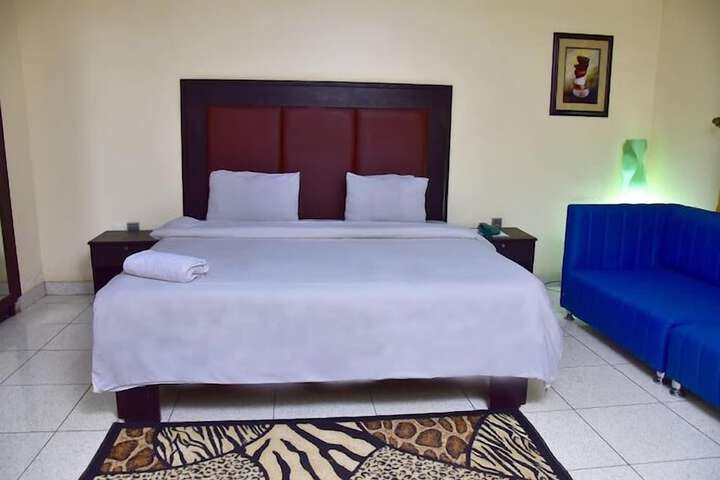 Room 10 of 47