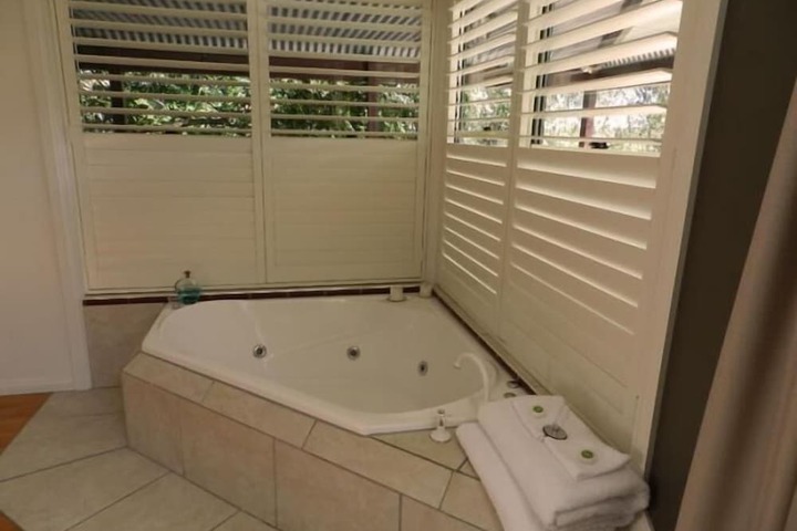 Hot Tub 34 of 51