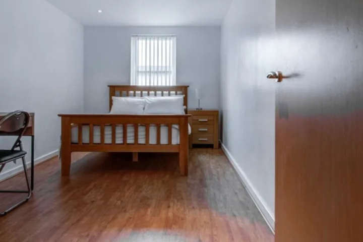 Room 10 of 13