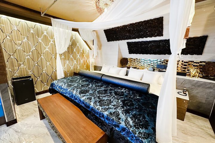 Room 3 of 40