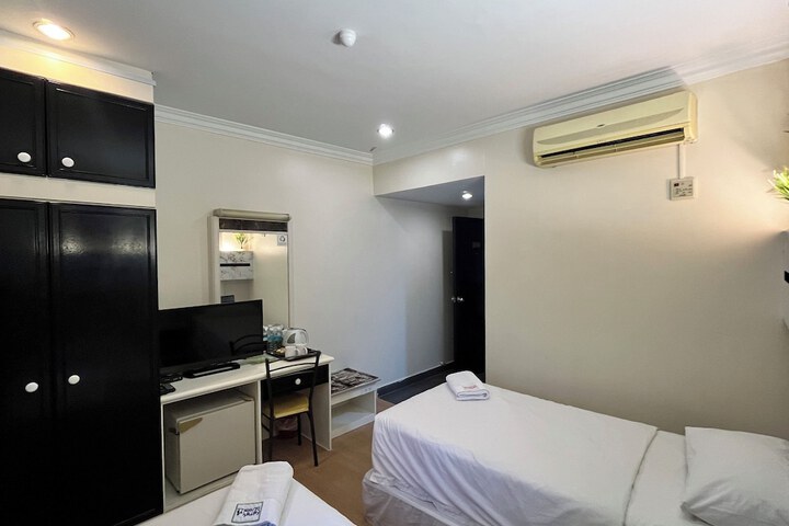 Room 33 of 82