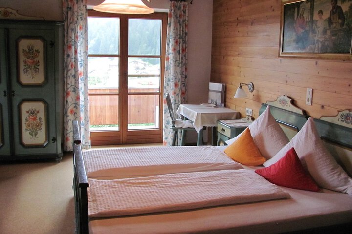Room 10 of 27