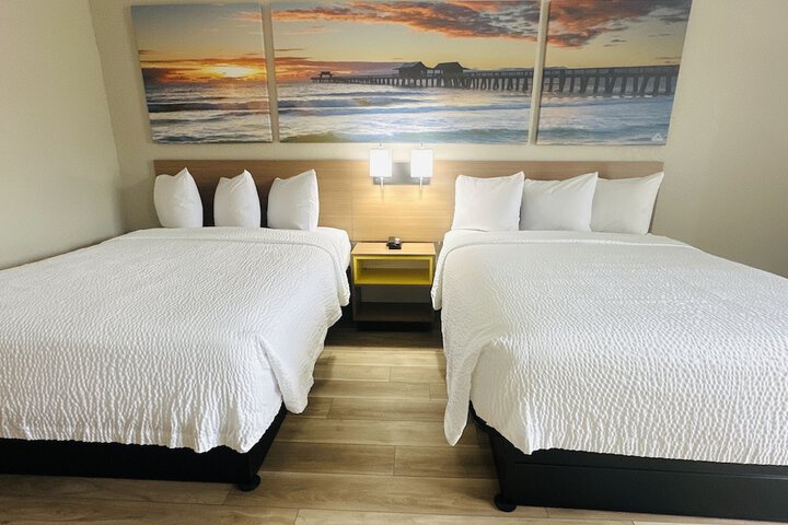 2 Queen Beds (9 of 16)