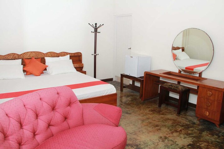 Room 9 of 25
