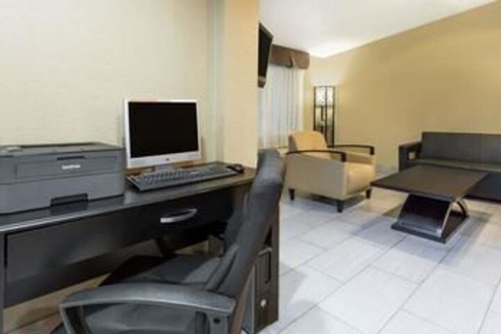 Business Center 6 of 49
