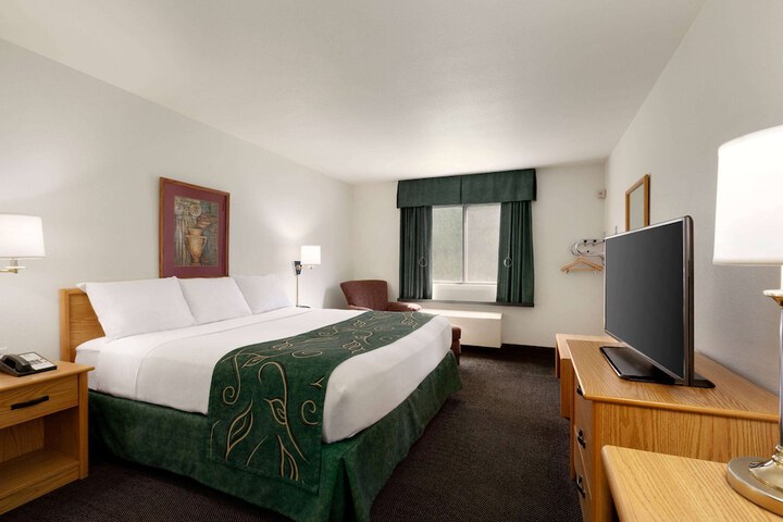 Room 5 of 16