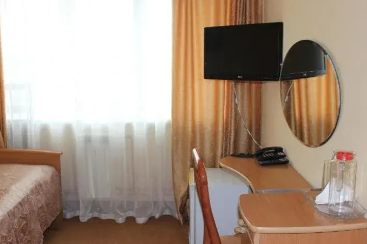 Room 4 of 16