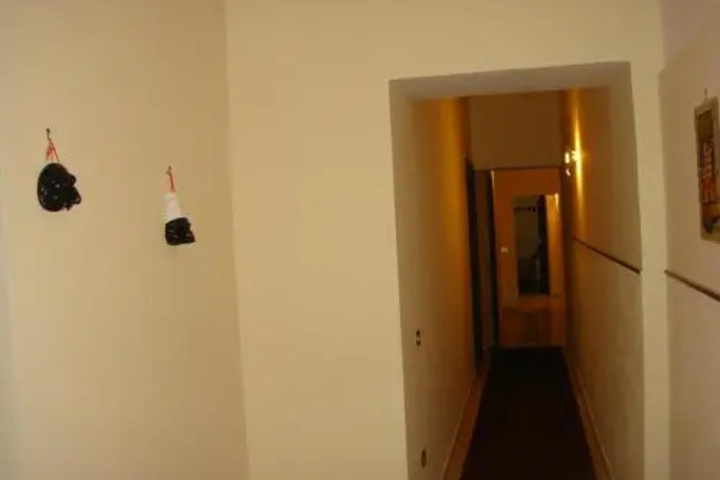 Room 2 of 4