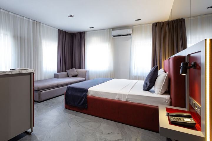 Room 21 of 49