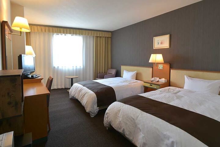 Room 11 of 28