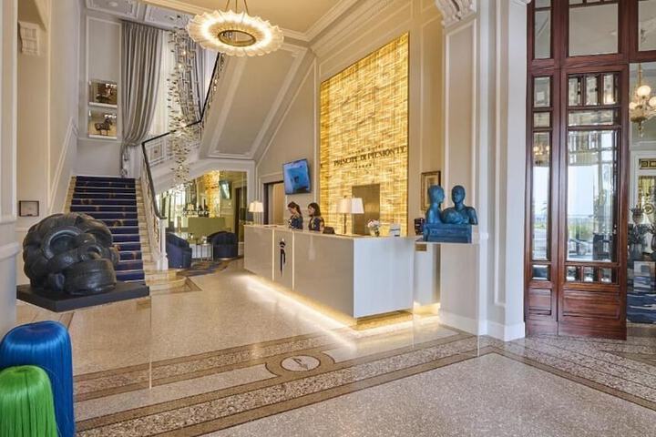 Guest Lobby