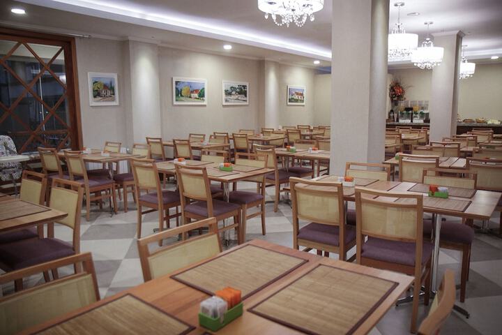 Dining Photos
