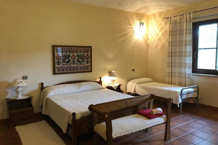 Room 2 of 27