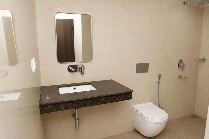 Room 32 of 47