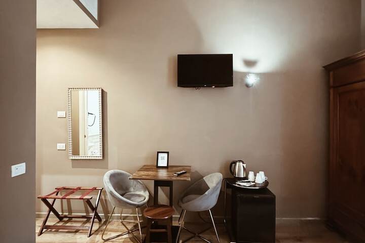 Room 9 of 42