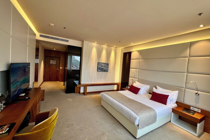 Room 34 of 146