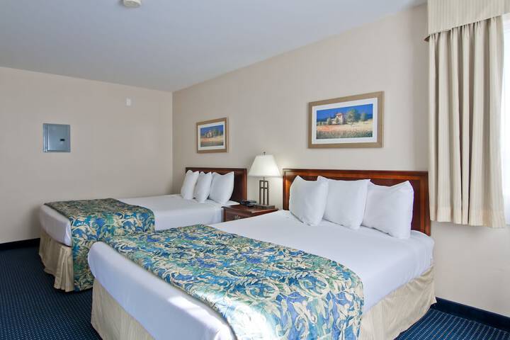 1 Queen Bed (17 of 30)