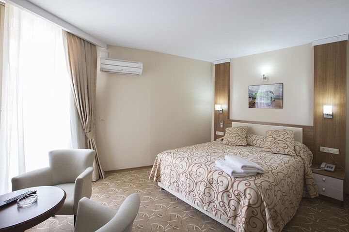 Room 9 of 20