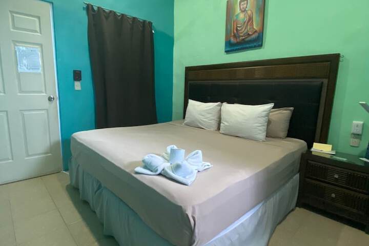 Room 14 of 33